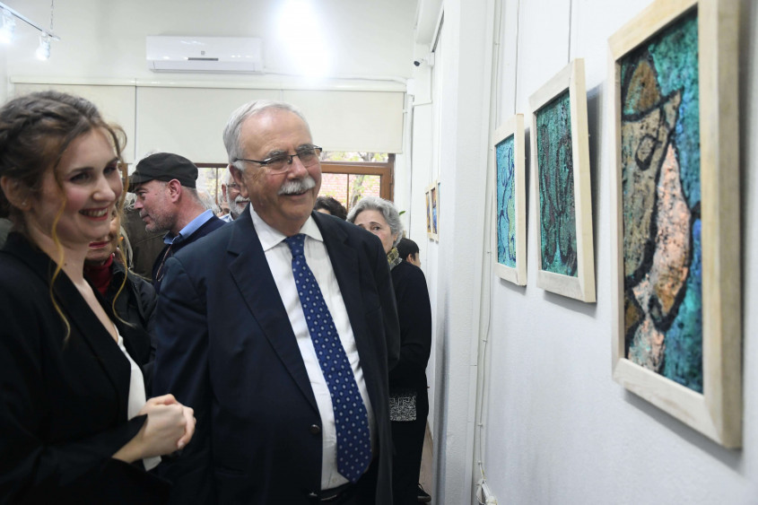  Doğal ve Yapay Cam Resim Sergisi, Yazar ve Sanatçı Evi'nde Açıldı 