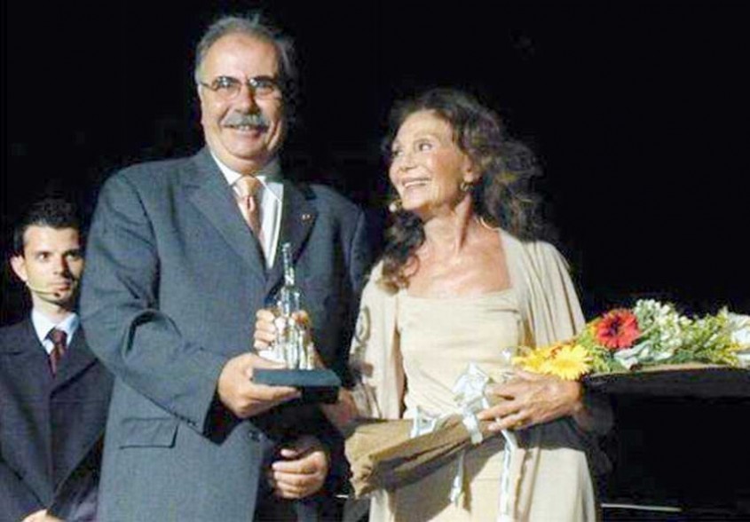  2005 Yılında Çanakkale Belediyesi de Ödül Vermişti... 