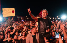 Haluk Levent Çanakkale'de Unutulmaz Bir Konser Verdi