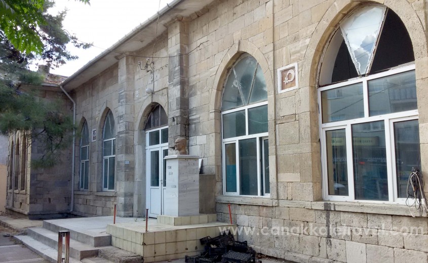  95 Yıllık Tarihi Okul Kaderine Terk Edildi 