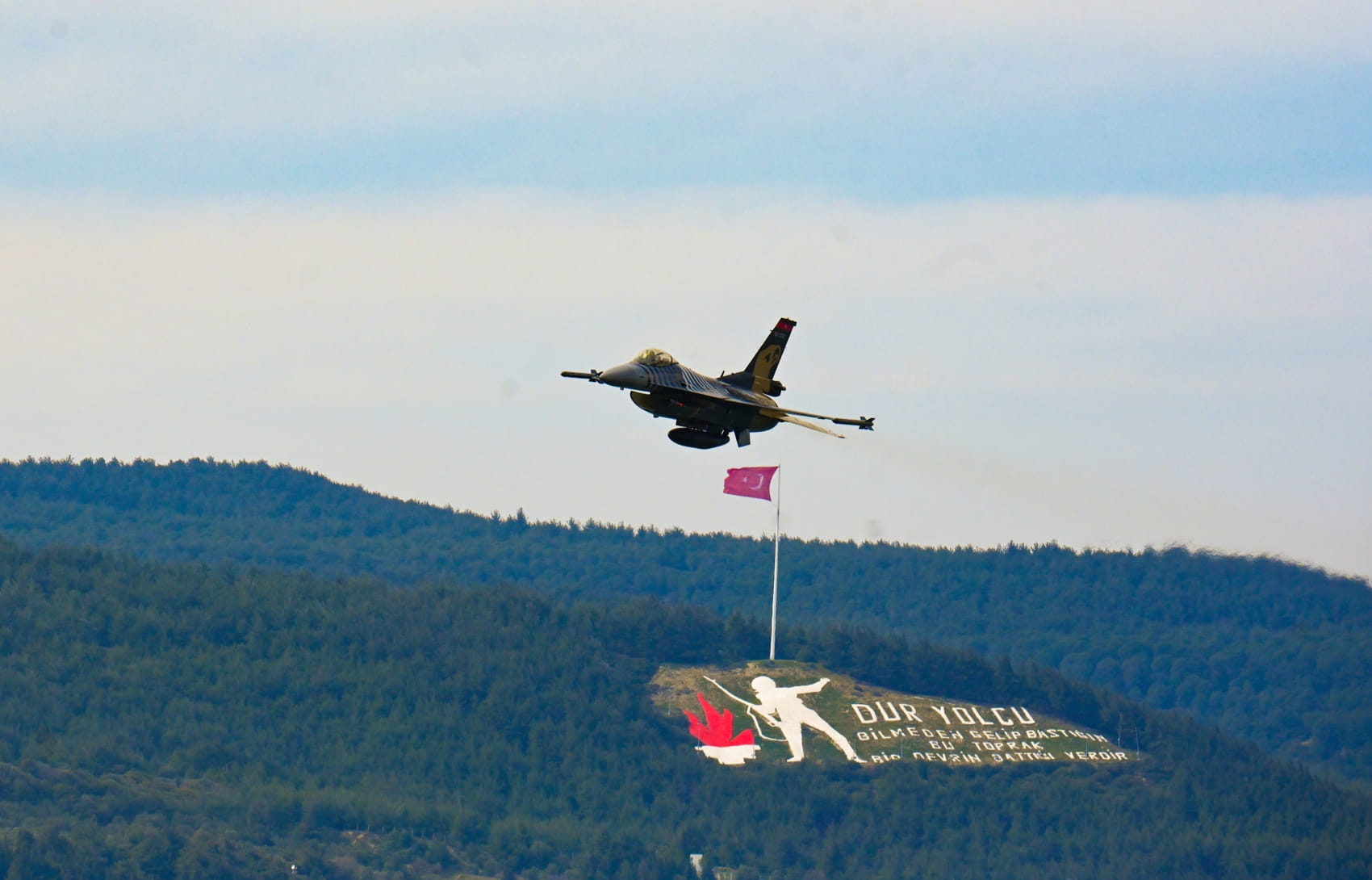  SOLOTÜRK Çanakkale'de Gösteri Uçuşu Yaptı 